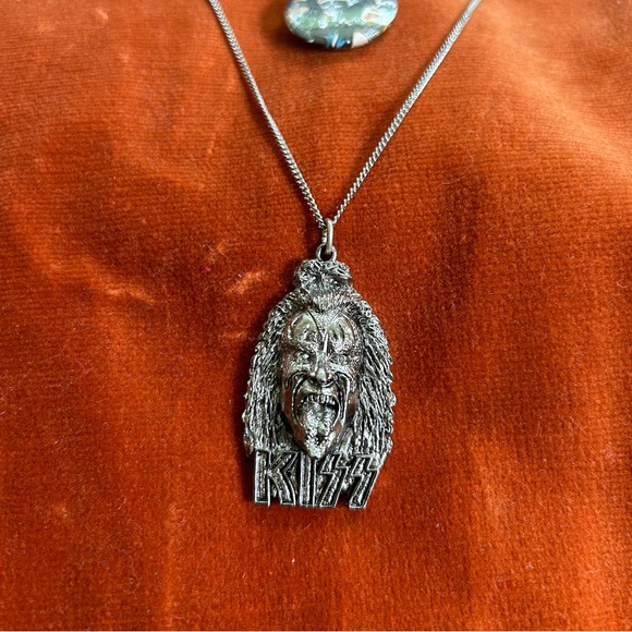 KISS PATCH & KISS STICKER & VINTAGE GENE SIMMONS KISS NECKLACE & KISS PIN BUNDLE - Picture 2 of 5